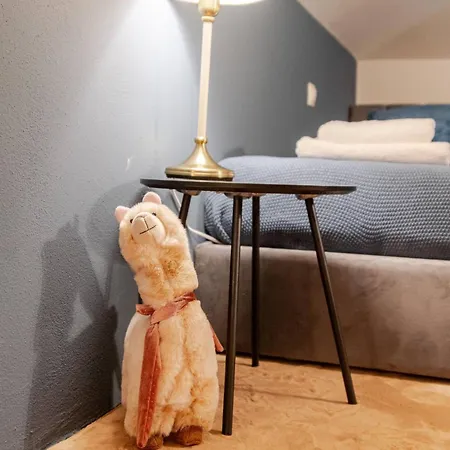 Place Of Grace - Square Apartment